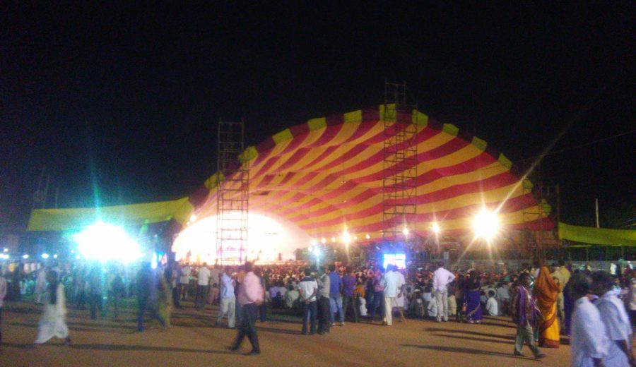 रैली या धार्मिक कार्यक्रम, बाबा और नेता दोनों की जुगलबंदी