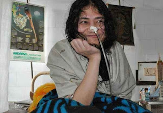 अनशन और विरोध बेकार,  हल सिर्फ एक राजनीति