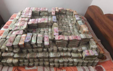 नोट की ढेरी देखकर सवाल खड़े करने वालों सुनों