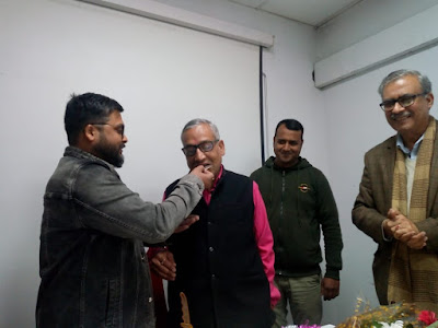 एक पत्रकार जब रिटायर्ड होता है तो क्या सोचता है