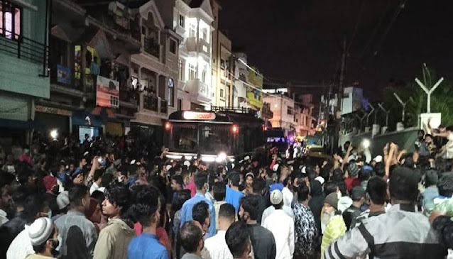 किस धर्म में ईश्वर दंगा करने की इजाजत देता है ?